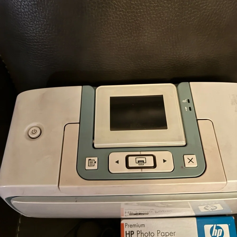 HP PhotoSmart A532 Compact Photo Inkjet Printer w/HP Photo Paper 60 Pack